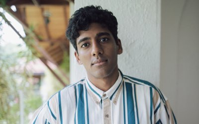 Chi è Anuk Arudpragasam, lo scrittore finalista al Booker Prize 2021