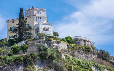 “Casa sul mare” di Eugenio Montale: una poesia metafora del viaggio della vita