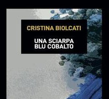 Una sciarpa blu cobalto