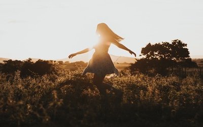 “Donne mie illudenti e illuse”: la poesia di Dacia Maraini da leggere l'8 marzo
