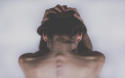 “Sono così”: testo e analisi della poesia di Joumana Haddad tatuata da Giorgia Soleri