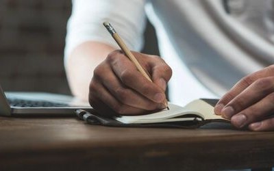 Tempi verbali commentativi e narrativi: quali sono e come si usano