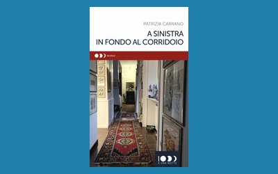 A sinistra in fondo al corridoio