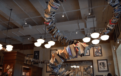 Drama Book Shop di New York: l'iconica libreria teatrale con la spirale di libri