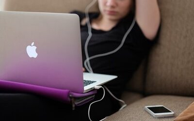 Laggare, freezare, pixellare: i nuovi trucchi usati durante la didattica a distanza