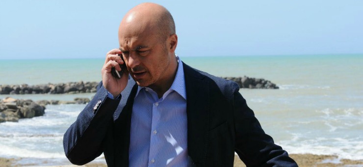 Commissario Montalbano, La luna di carta e La pista di sabbia: trama e anticipazioni episodi