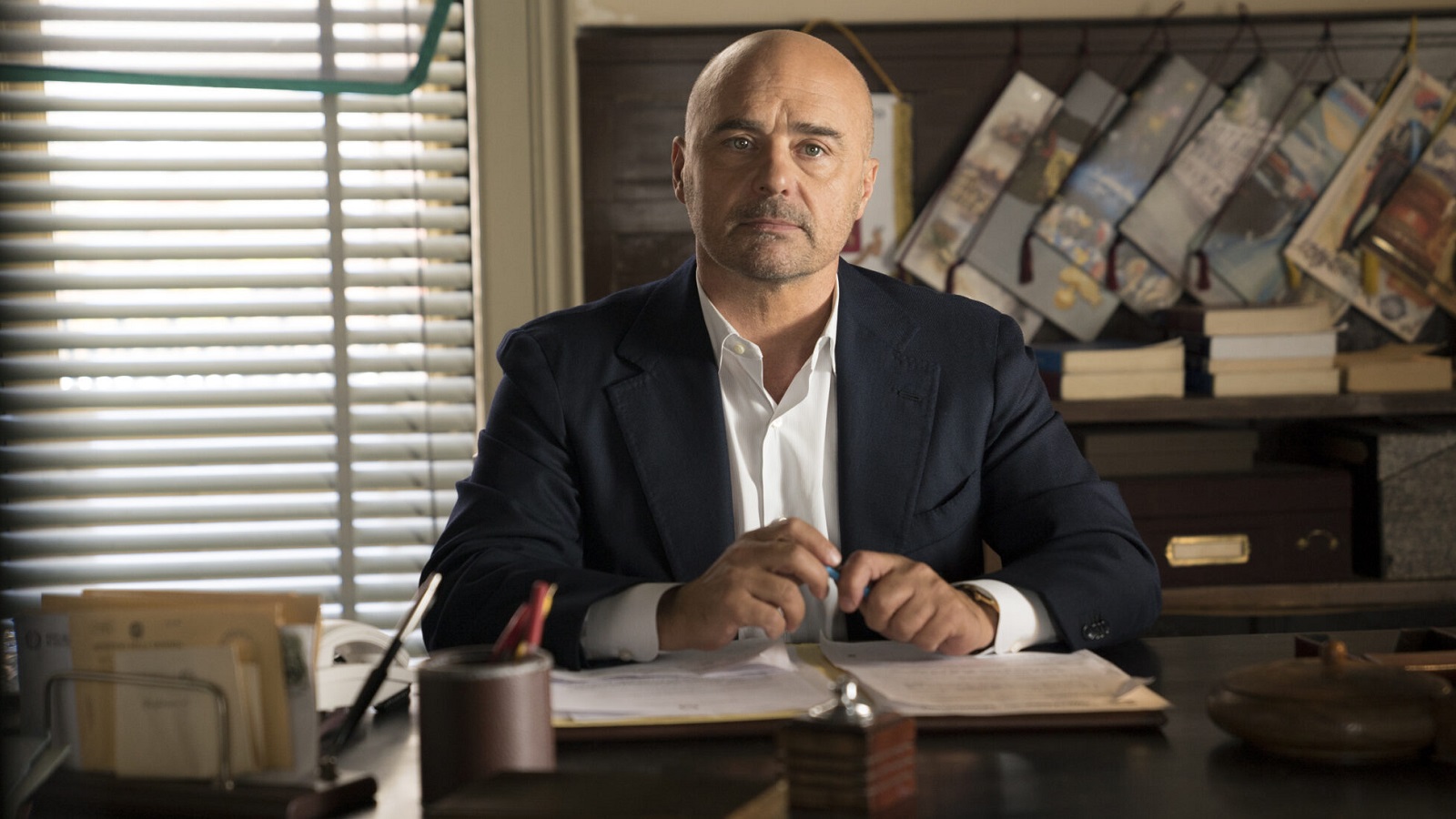 Il commissario Montalbano, questa sera in tv: trama dell'episodio La rete di protezione