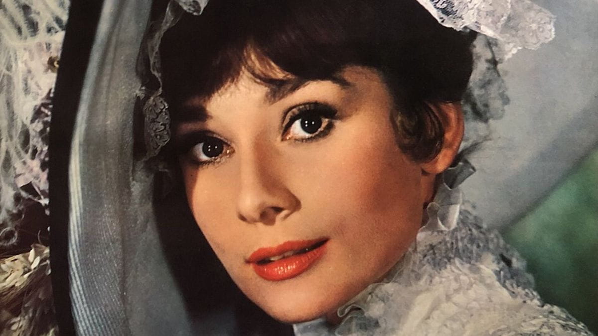 La poesia sulla bellezza amata da Audrey Hepburn: quale messaggio ci consegna e chi l'ha scritta