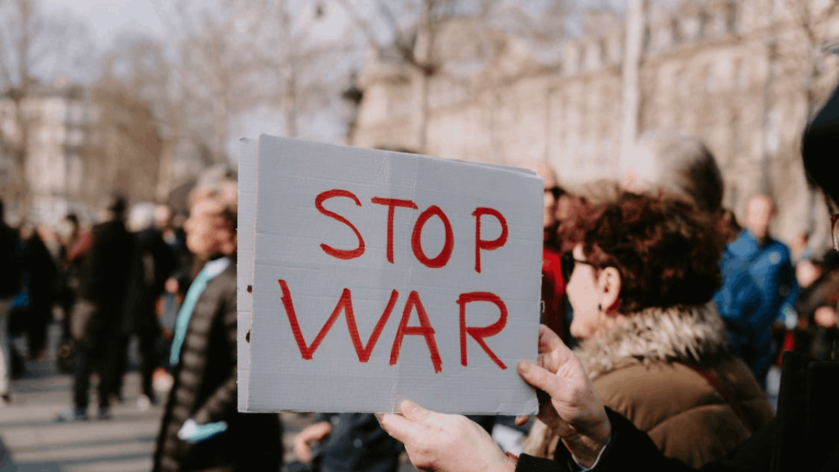 “La guerra è dichiarata”: la poesia di Majakovskij contro l'orrore dei conflitti