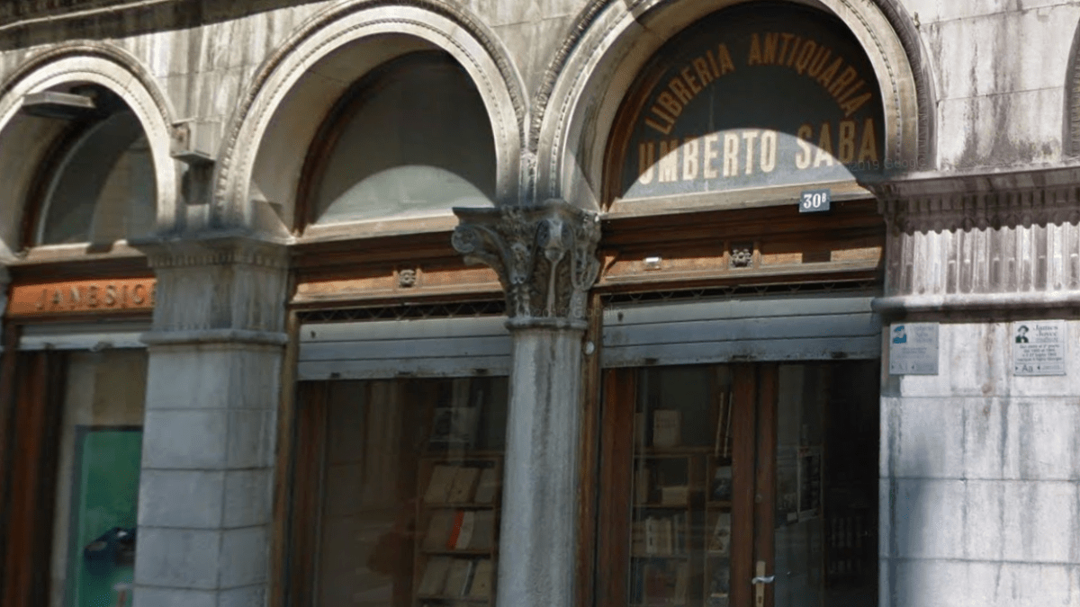 La Libreria antiquaria di Umberto Saba a Trieste riapre dopo il restauro