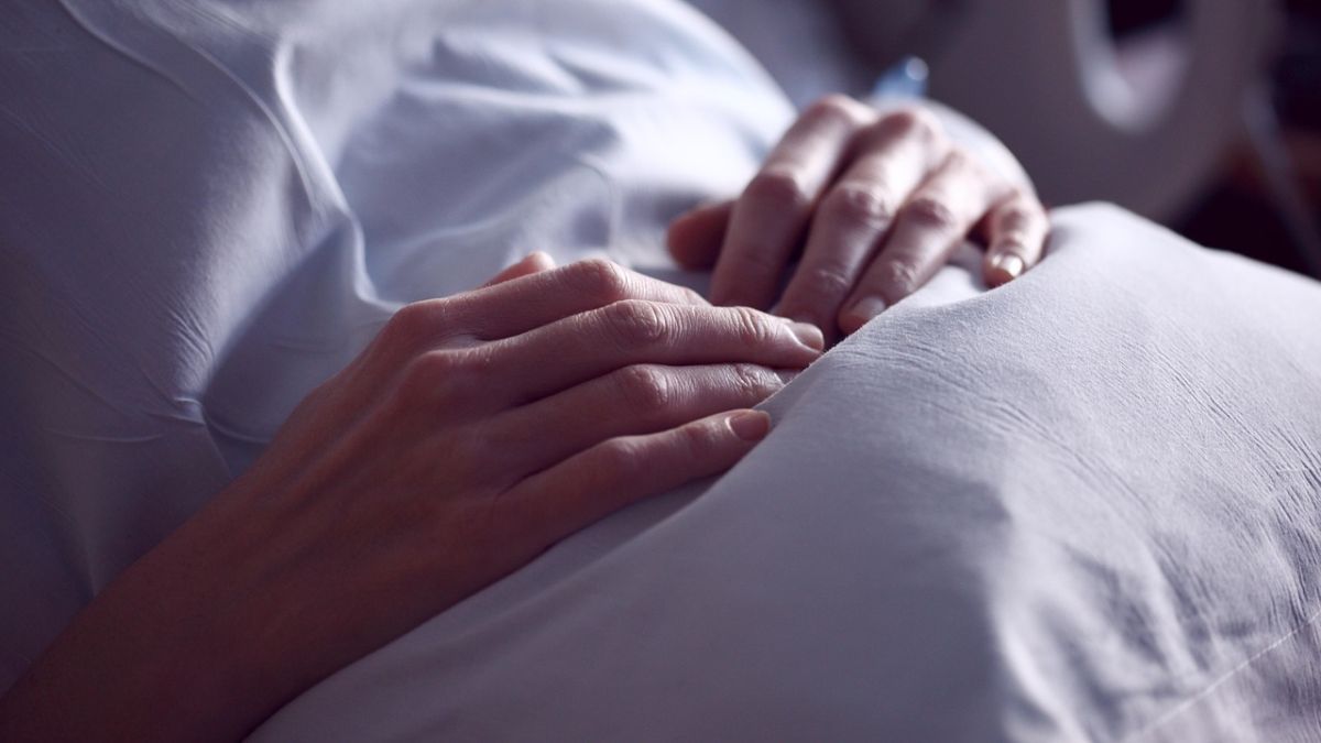 “Un ricordo”, la poesia di Ada Negri sul potere salvifico della maternità