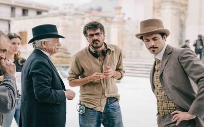 Stasera in tv La concessione del telefono: trama e trailer del film tratto dal libro di Camilleri