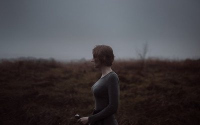 “Tutti i giorni” di Ingeborg Bachmann: una poesia contro la guerra
