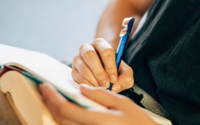 Antifrasi: definizione ed esempi della figura retorica