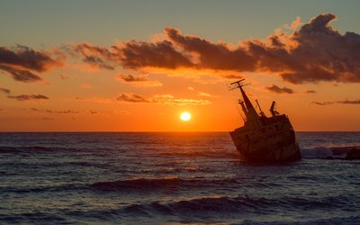 “Mare nostro” di Erri De Luca: la poesia dedicata ai migranti morti in mare