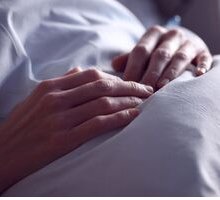 “Un ricordo”, la poesia di Ada Negri sul potere salvifico della maternità