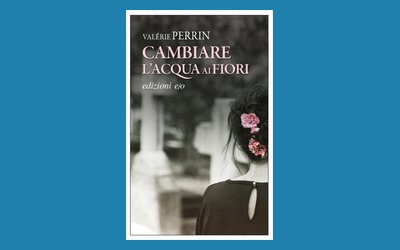 Cambiare l'acqua ai fiori