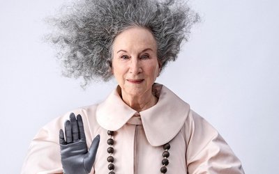 Chi è Margaret Atwood, la scrittrice tra i favoriti per il Nobel per la letteratura