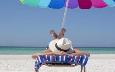 7 libri-passatempo da leggere sotto l'ombrellone