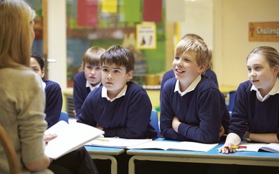 Frasi di ringraziamento per insegnanti e professori: cosa scrivere nel biglietto di fine anno