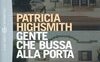 Gente che bussa alla porta