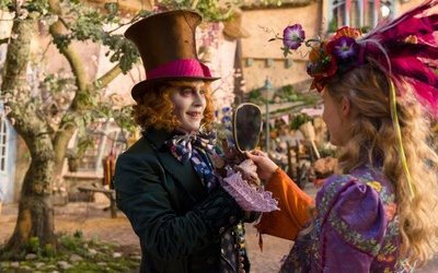 Alice attraverso lo specchio: trama del film in onda stasera su Italia 1