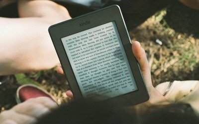 Kindle 2019, il nuovo e-reader con regolazione luce: caratteristiche e novità