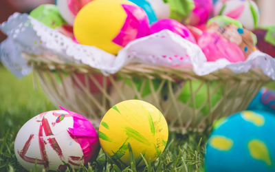 Come fare le uova colorate per Pasqua