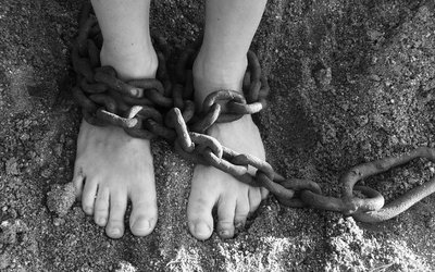 Sindrome di Stoccolma: cos'è e perché si chiama così?