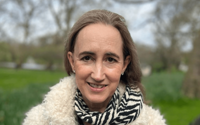 La scrittrice Sophie Kinsella ha un cancro al cervello: l'annuncio sui social
