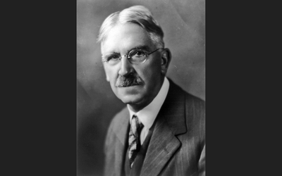 Chi è John Dewey: il pensiero pedagogico del filosofo statunitense