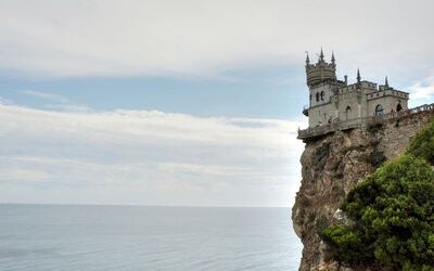 “La casa dei doganieri” di Eugenio Montale: la poesia di chi va e di chi resta