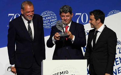 Chi è la scrittrice Carmen Mola, la Elena Ferrante spagnola