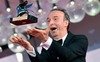 “Conosco una sola misura del tempo: con te e senza di te”: a quale verso di poesia si ispira la frase detta da Roberto Benigni all'assegnazione del Leone d'oro