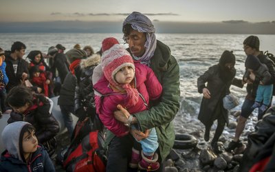 “Se fosse tuo figlio”: la straziante poesia sui bambini migranti morti in mare