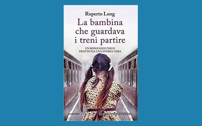 La bambina che guardava i treni partire