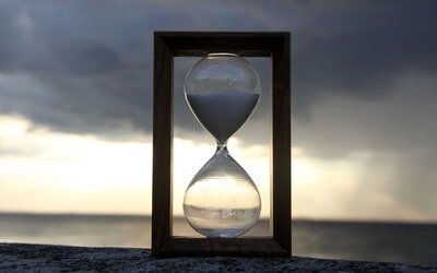 “La sabbia del tempo” di Gabriele D'Annunzio: la clessidra della vita in poesia