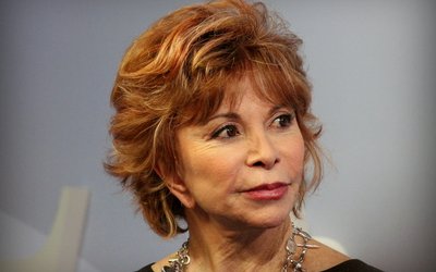 Isabel Allende: vita, opere e frasi della scrittrice nel giorno della sua nascita