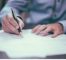 Iperbole: definizione ed esempi della figura retorica