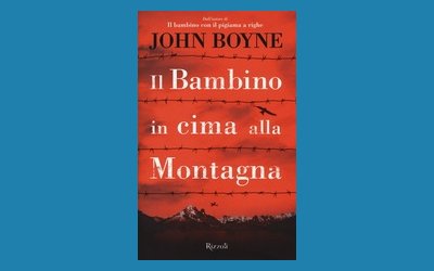 Il bambino in cima alla montagna