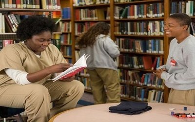 Orange is the New Black: ecco i libri che leggono le protagoniste della serie