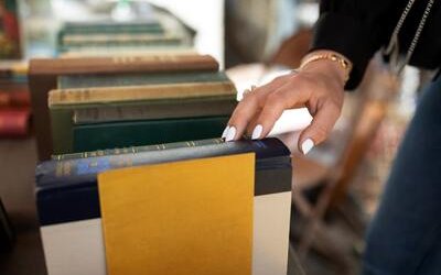 Toccare i libri: riscopriamo il tatto leggendo