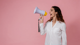 Poetry slam: cos'è e come funziona una gara di poesia